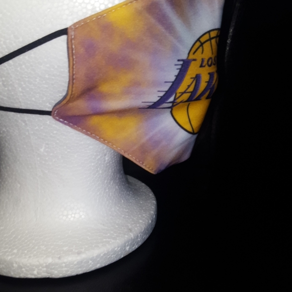 💜NEW Los Angeles Lakers Face Mask💜 - Picture 4 of 6